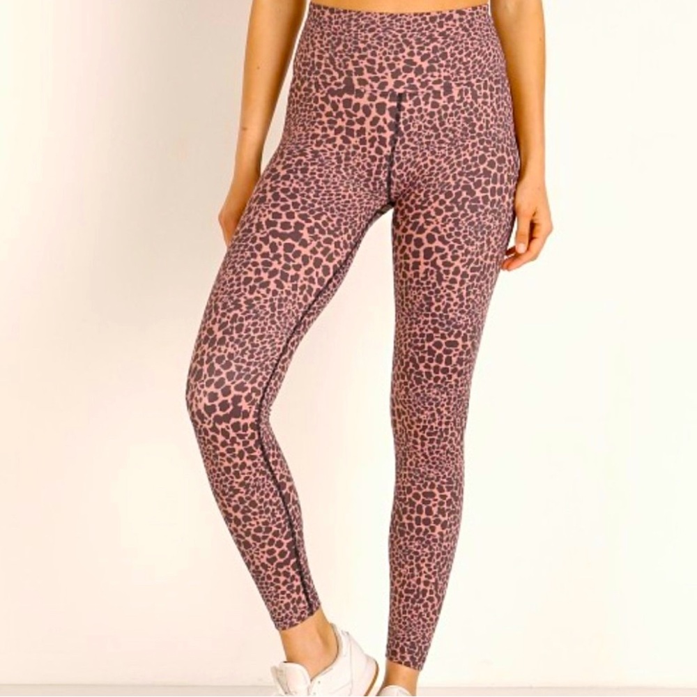 Beach Riot Sport Piper Leggings Size M Animal Print Hearts High Waisted